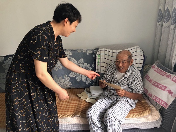 看望張冠武.jpg