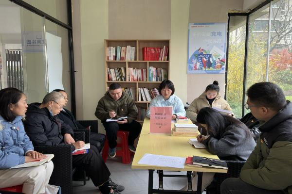 長豐(雙鳳)經開區峰湖社區:堅持“三步走”讓基層理論宣講做實做活做強1.jpg