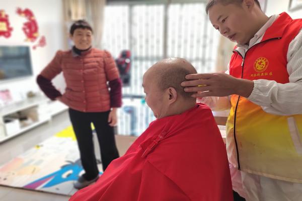 長豐(雙鳳)經開區(qū)阿奎利亞社區(qū):“三步走” 托起幸福安康“夕陽紅”2.jpg
