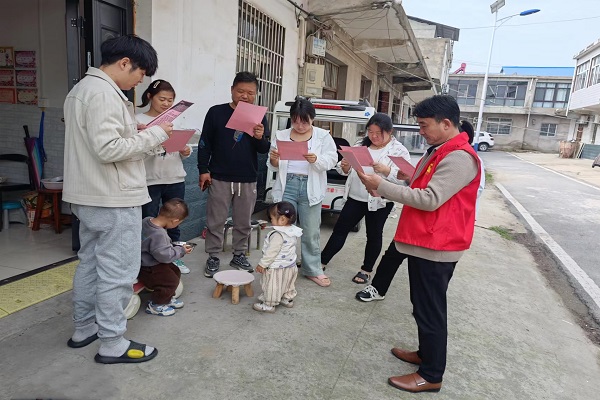 莊墓鎮(zhèn):辦好主題黨日活動,增強(qiáng)基層組織活力.jpg