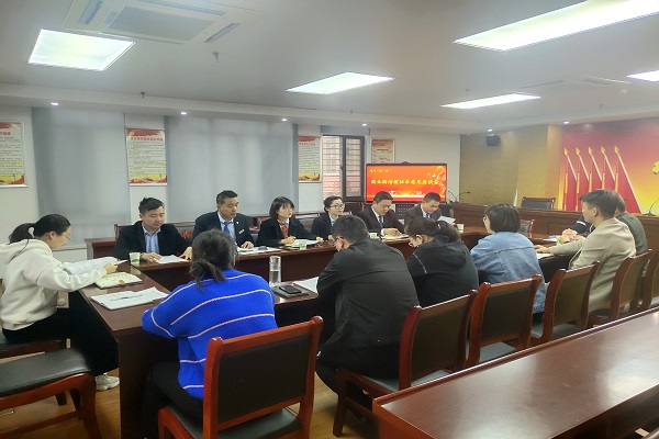 商業(yè)街治理征求意見座談會.jpg